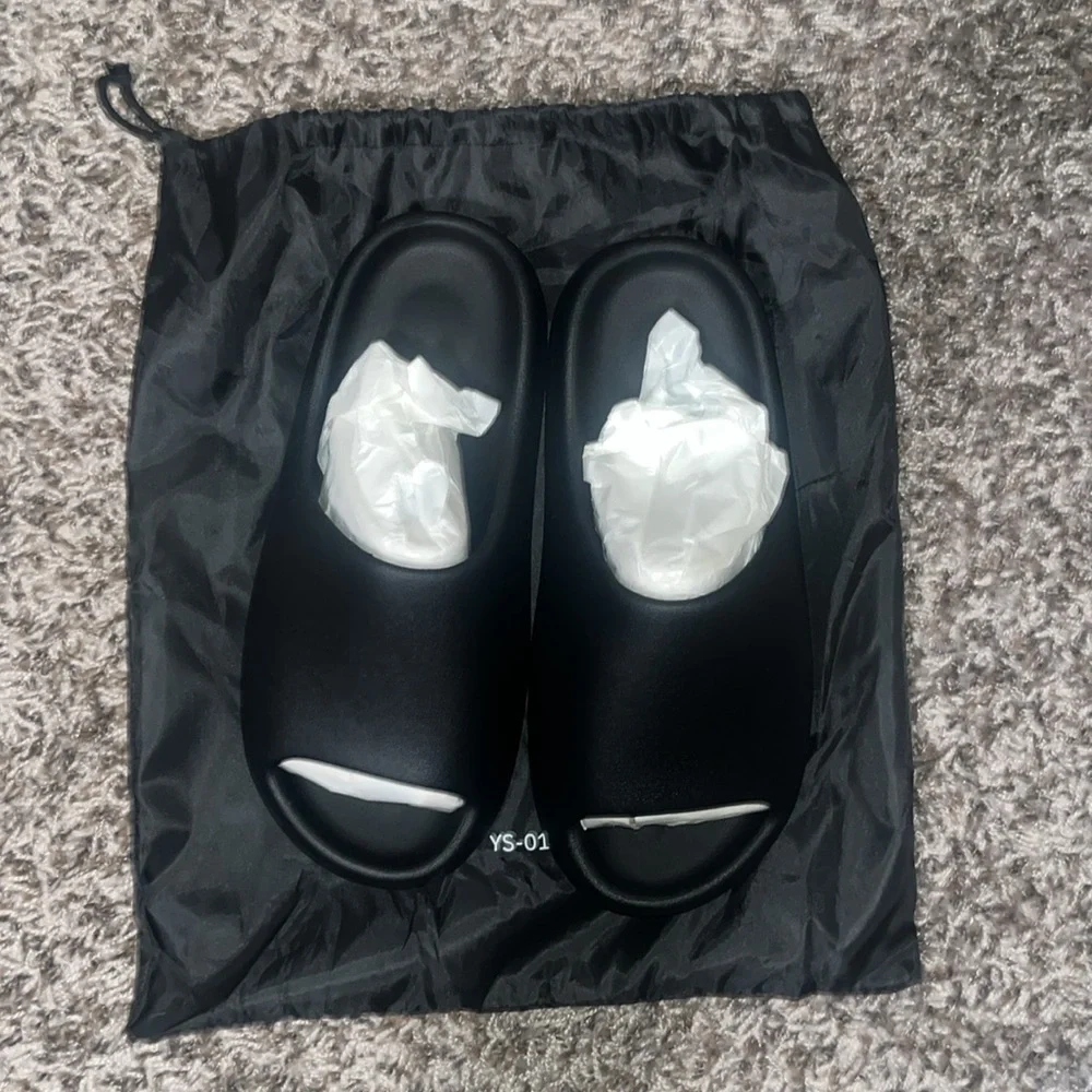 Brand new Men’s Yeezy slides